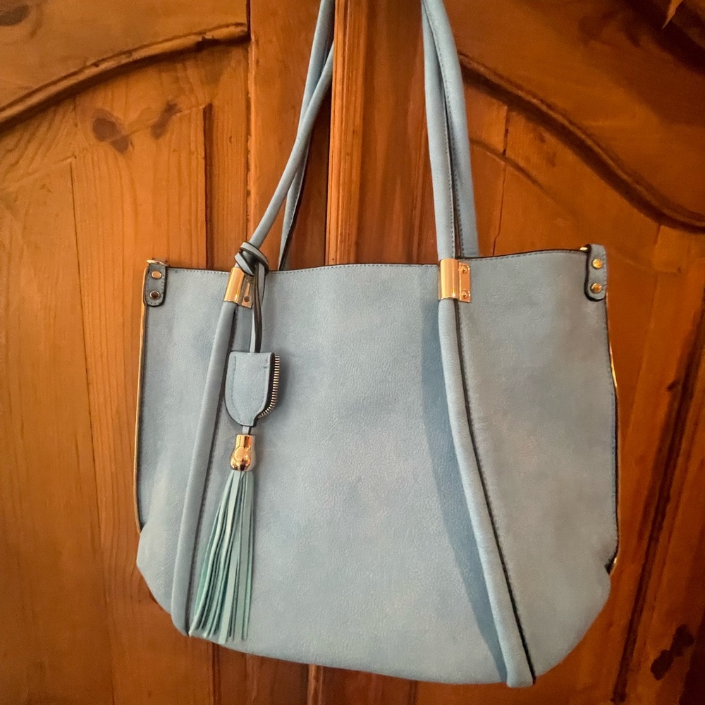 Beautiful powder blue tote bag. Loads of pockets and zippered storage.